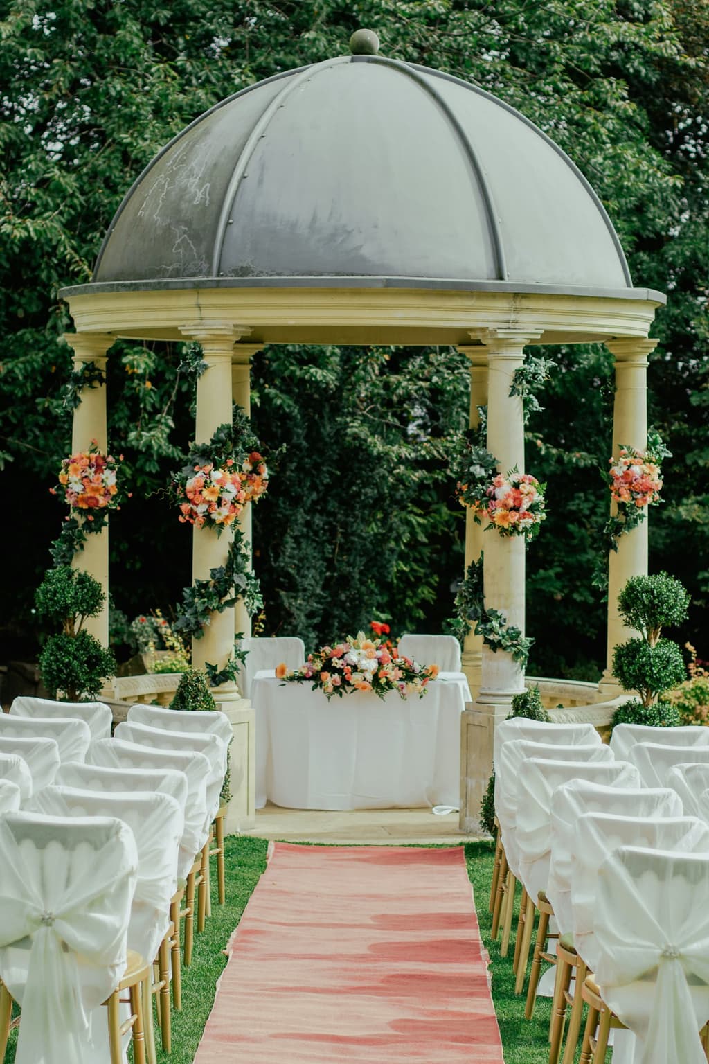Tentes, structures et planchers de réception